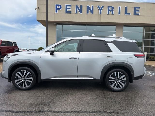 Used 2022 Nissan Pathfinder Platinum w/ Cargo Package FWD image 8