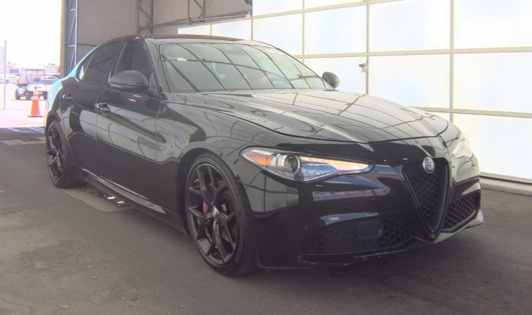 Used 2020 Alfa Romeo Giulia w/ Nero Edizione RWD image 3