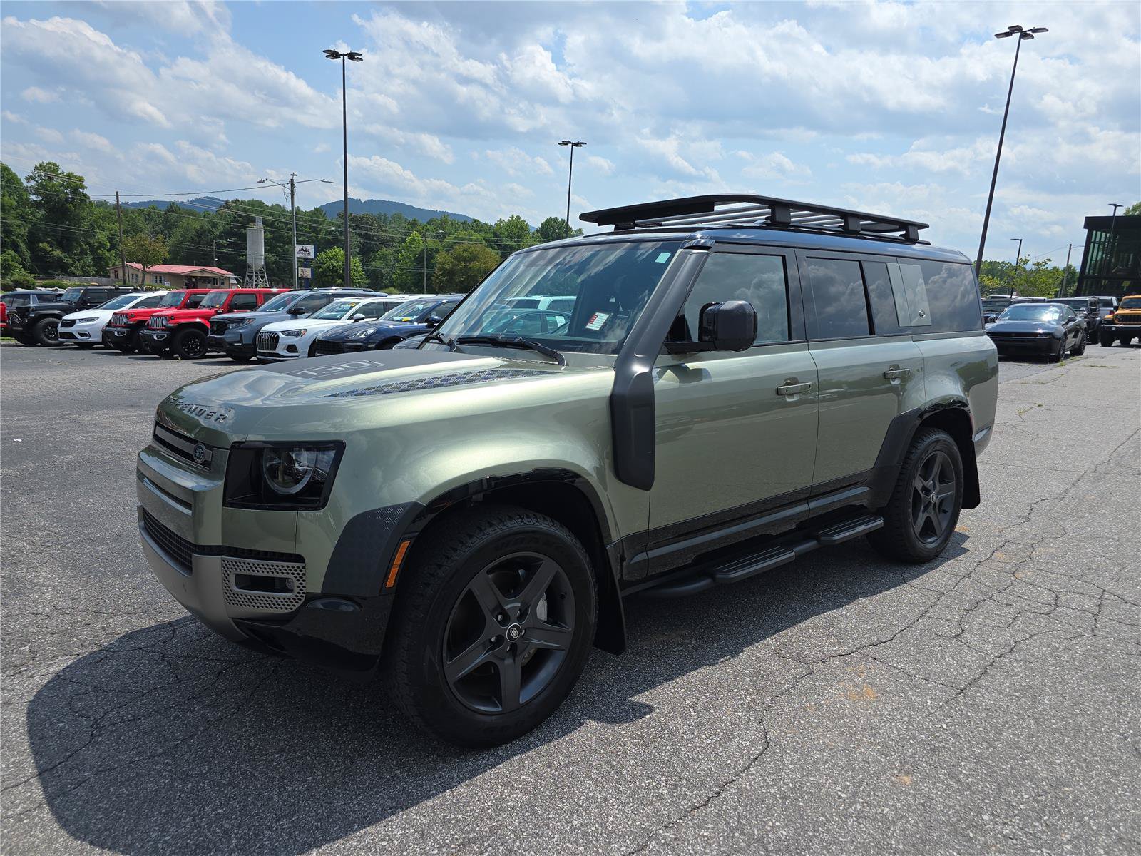 Used 2024 Land Rover Defender 130 X-Dynamic SE AWD/4WD image 7