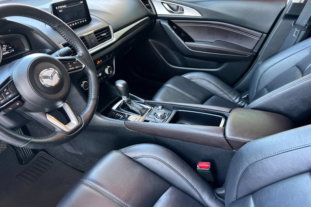 Used 2018 MAZDA MAZDA3 Touring FWD image 12