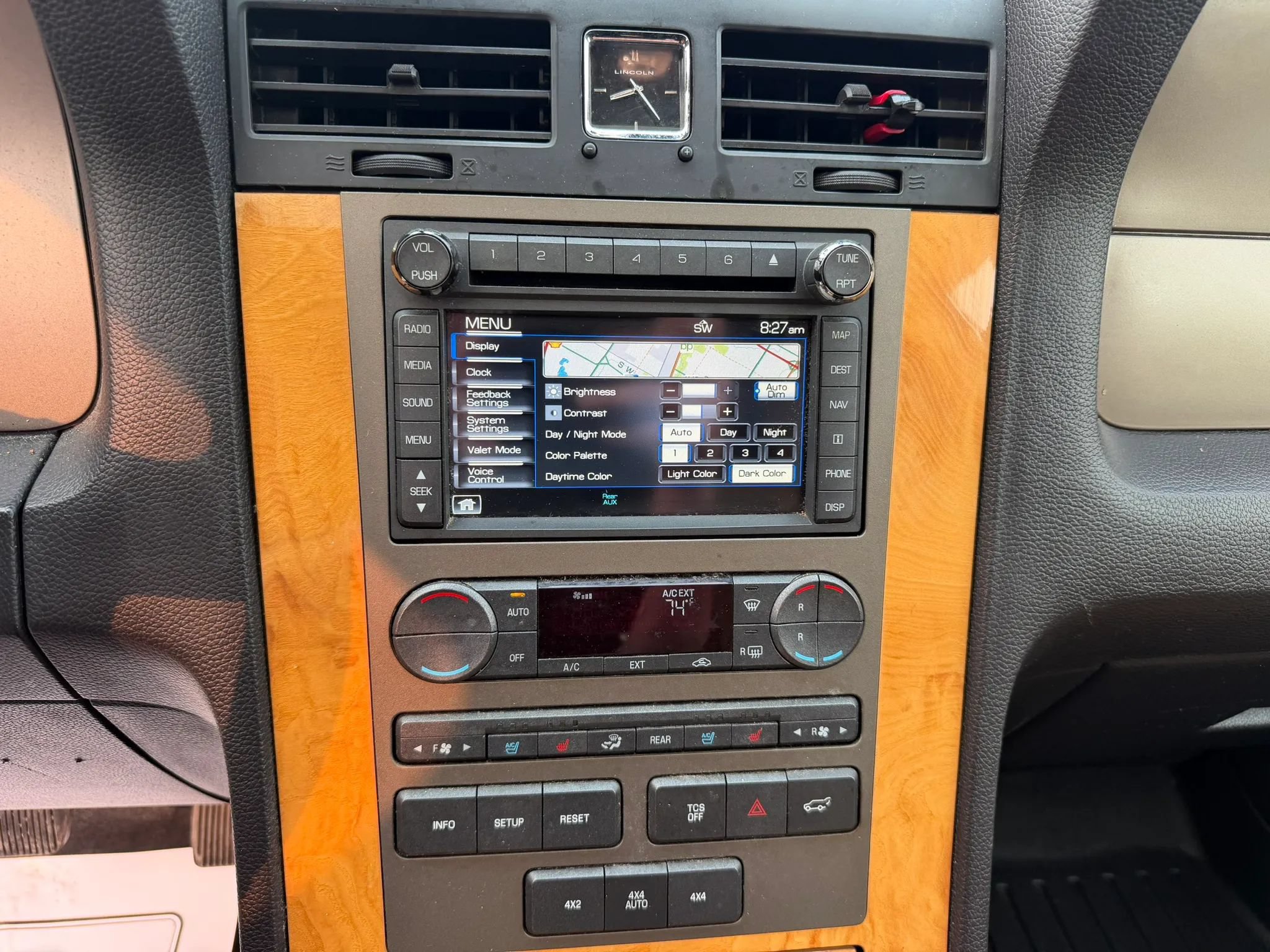 Used 2014 Lincoln Navigator L 4WD w/ Equipment Group 101A image 22
