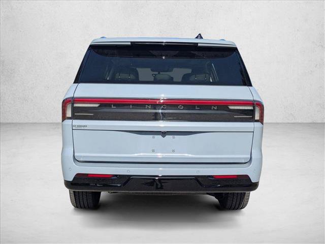 Used 2025 Lincoln Navigator Reserve AWD/4WD image 4