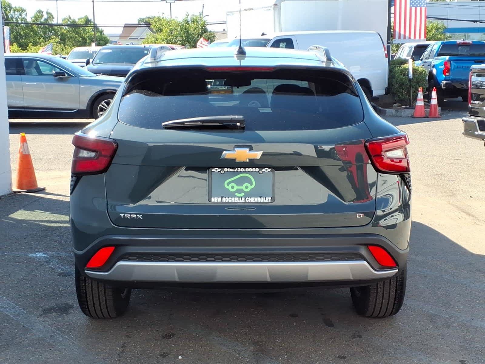 Used 2026 Chevrolet Trax LT FWD image 5