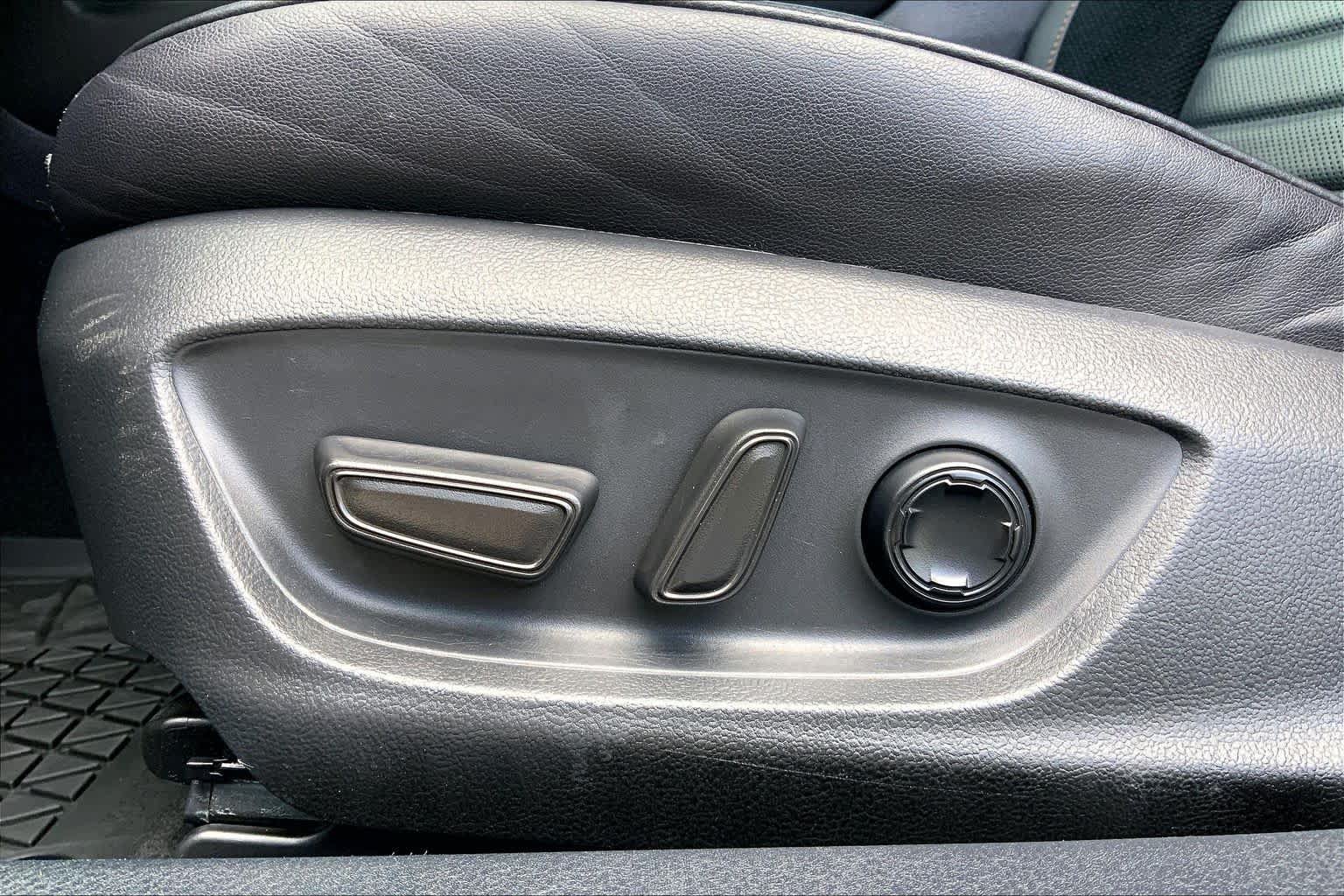 Used 2021 Toyota Avalon Touring FWD image 34
