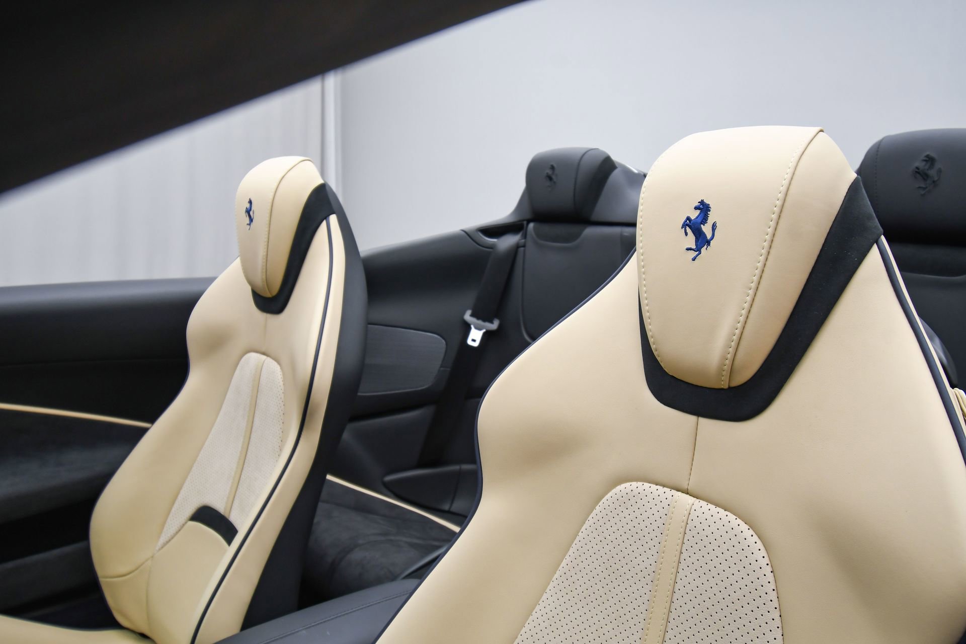 Used 2025 Ferrari Roma Spider image 57