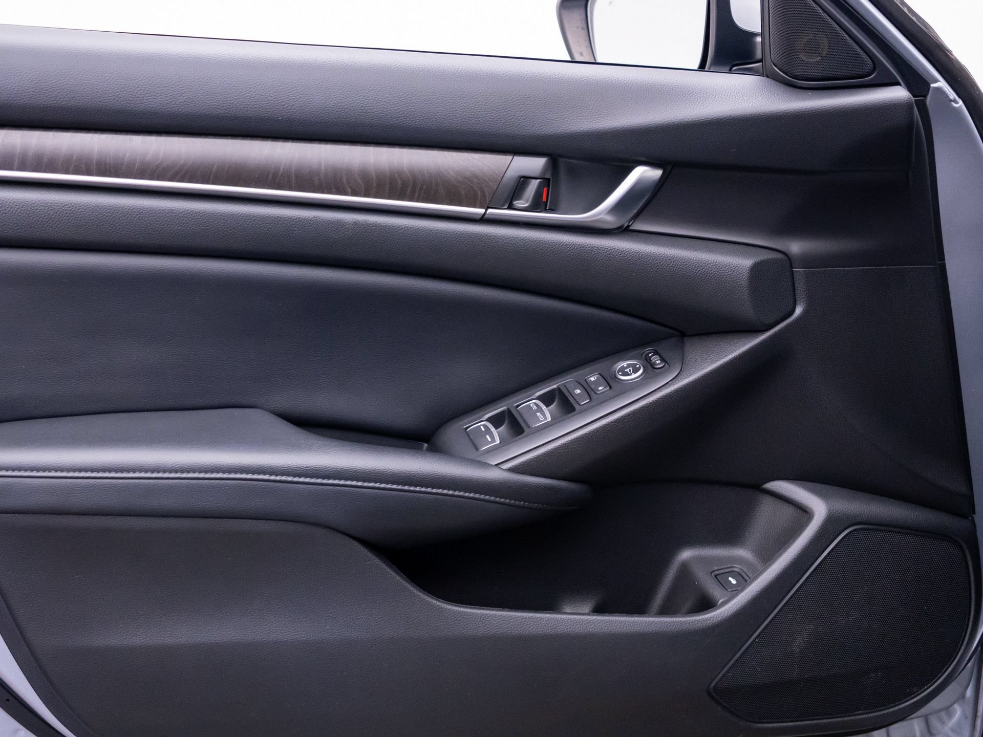 Used 2018 Honda Accord EX image 13