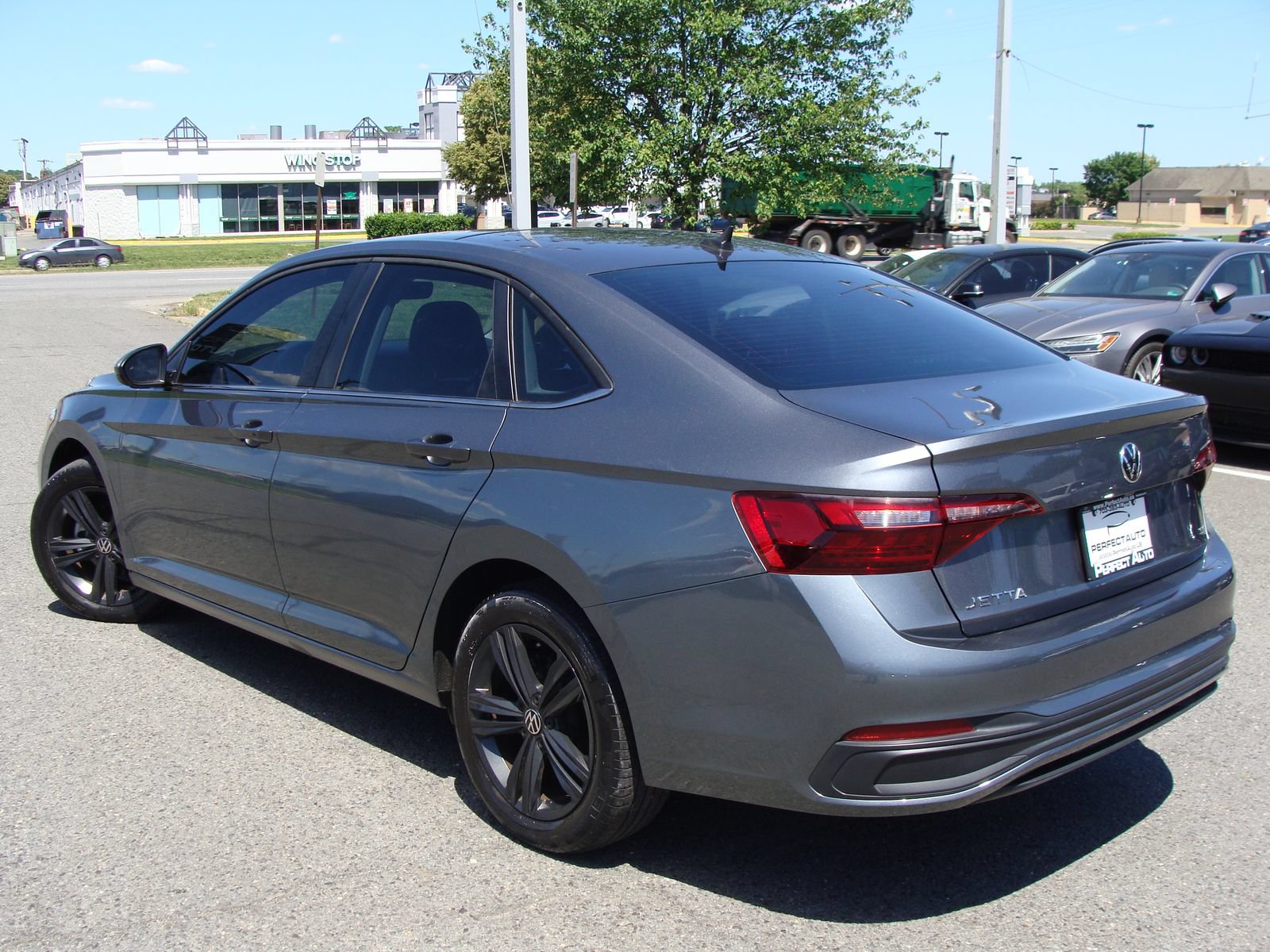 Used 2022 Volkswagen Jetta SE FWD image 6