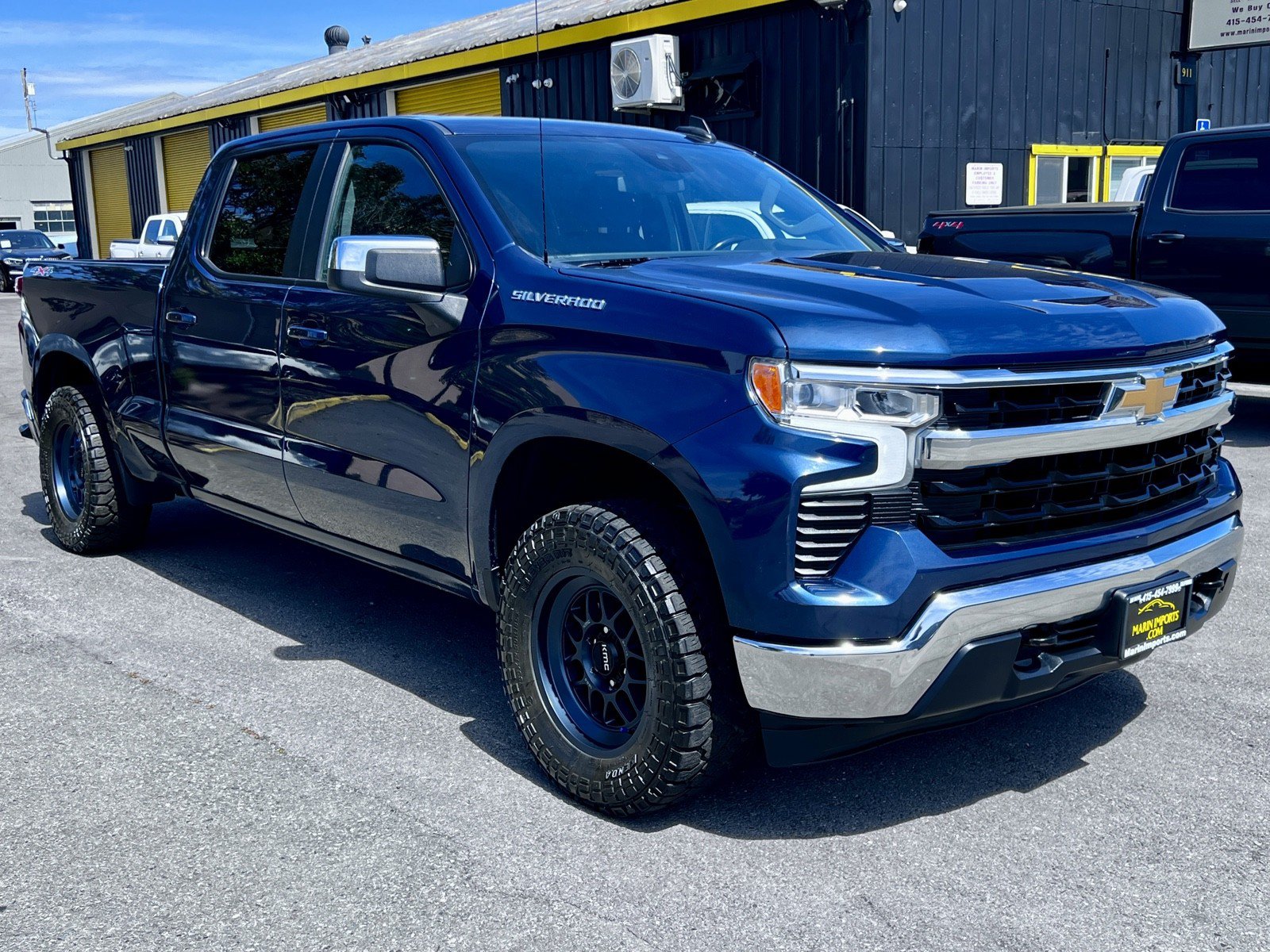 Used 2022 Chevrolet Silverado 1500 LT AWD/4WD image 4