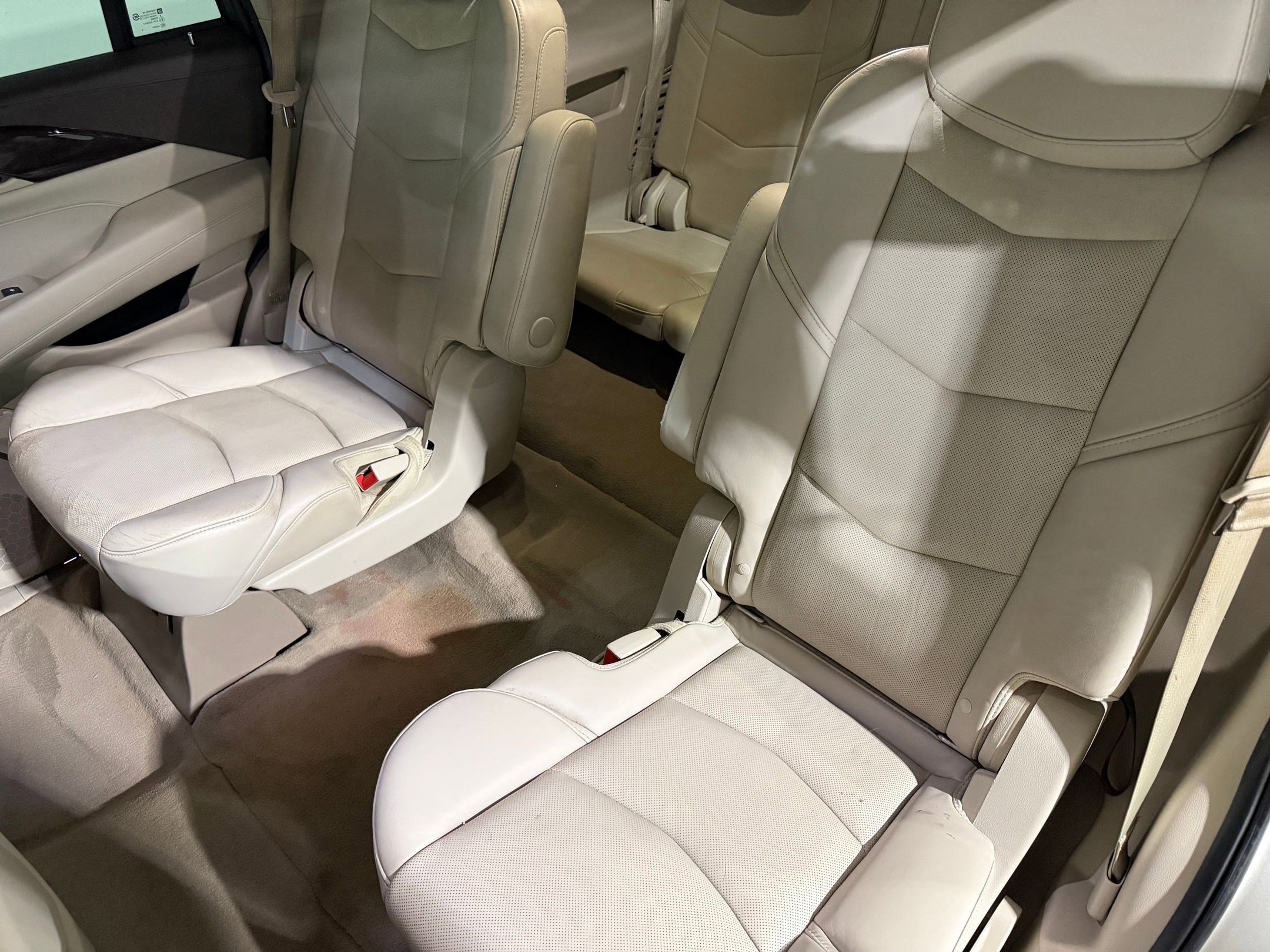 Used 2015 Cadillac Escalade Luxury AWD/4WD image 36