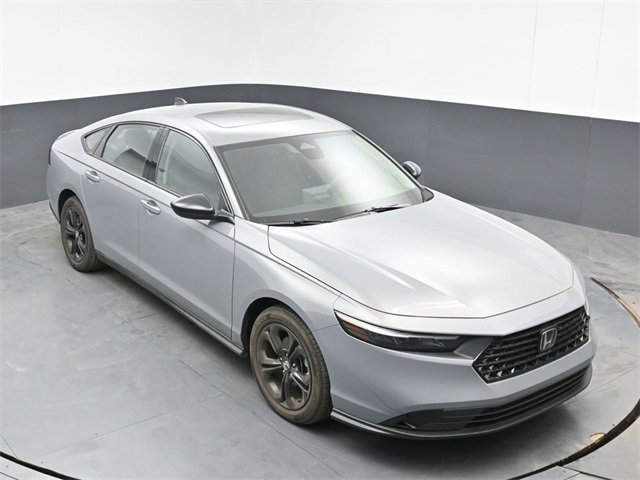 Used 2025 Honda Accord SE image 13