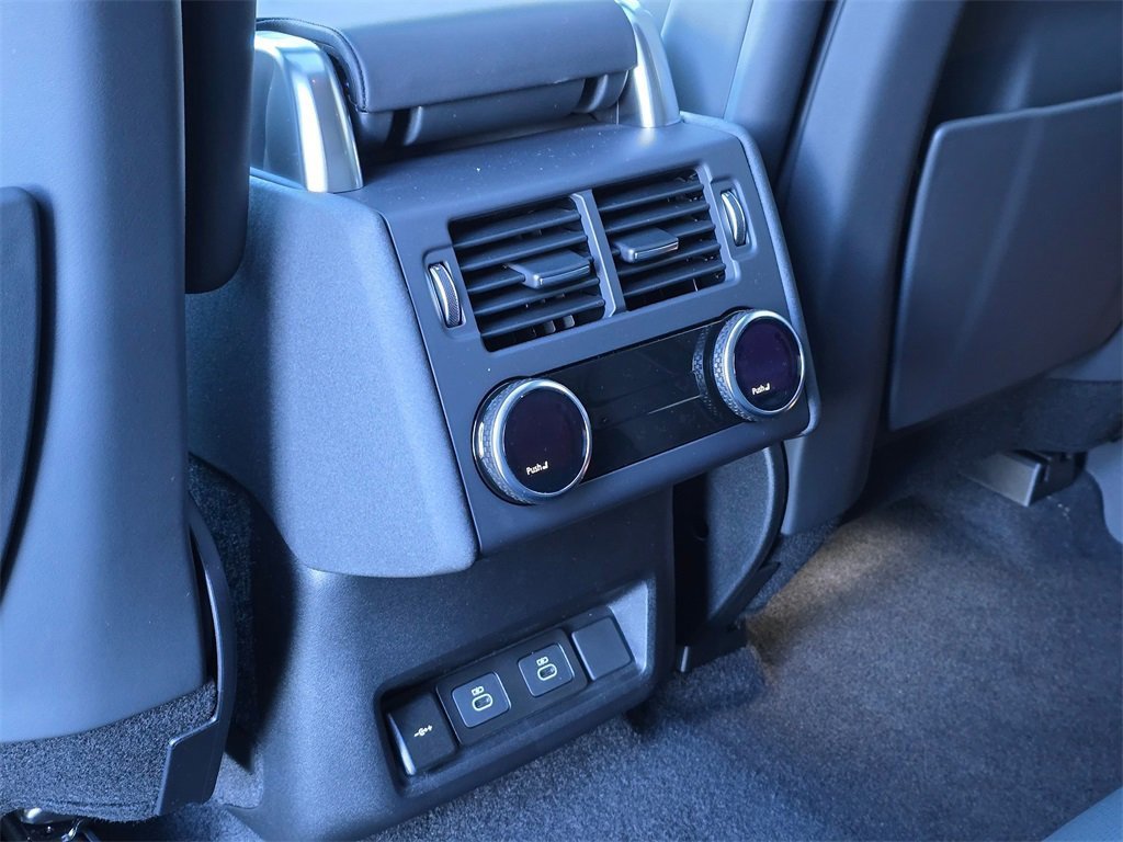 New 2025 Land Rover Discovery Metropolitan Edition image 27