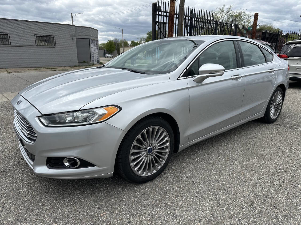 Used 2016 Ford Fusion Titanium FWD image 1