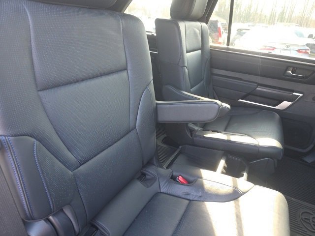 Used 2025 Toyota Sequoia Platinum image 17