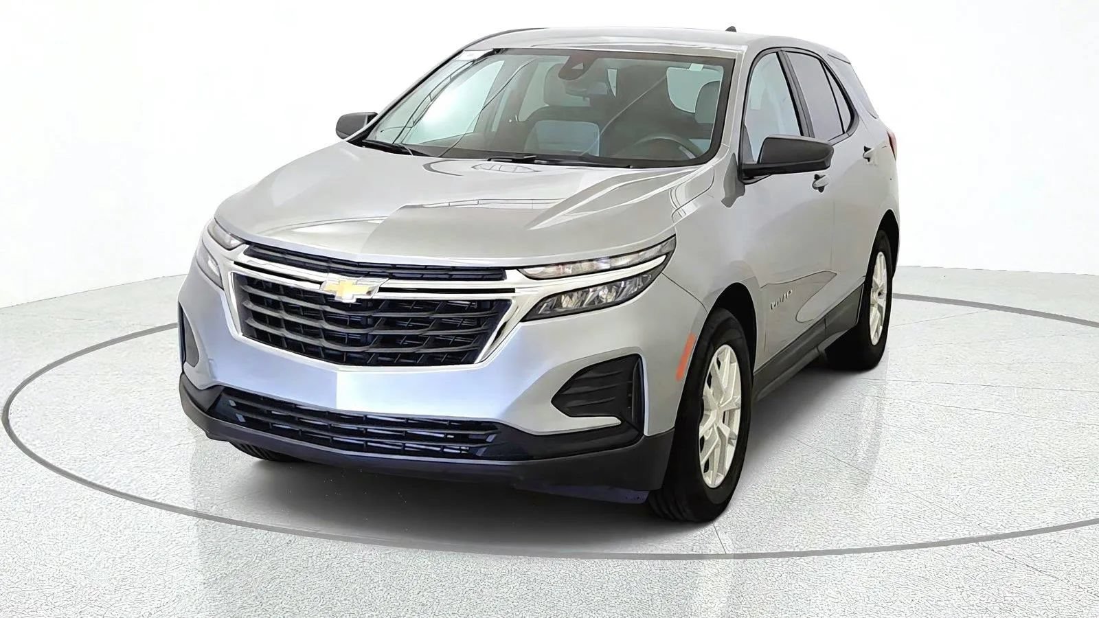 Used 2024 Chevrolet Equinox LS w/ LS Convenience Package FWD image 3