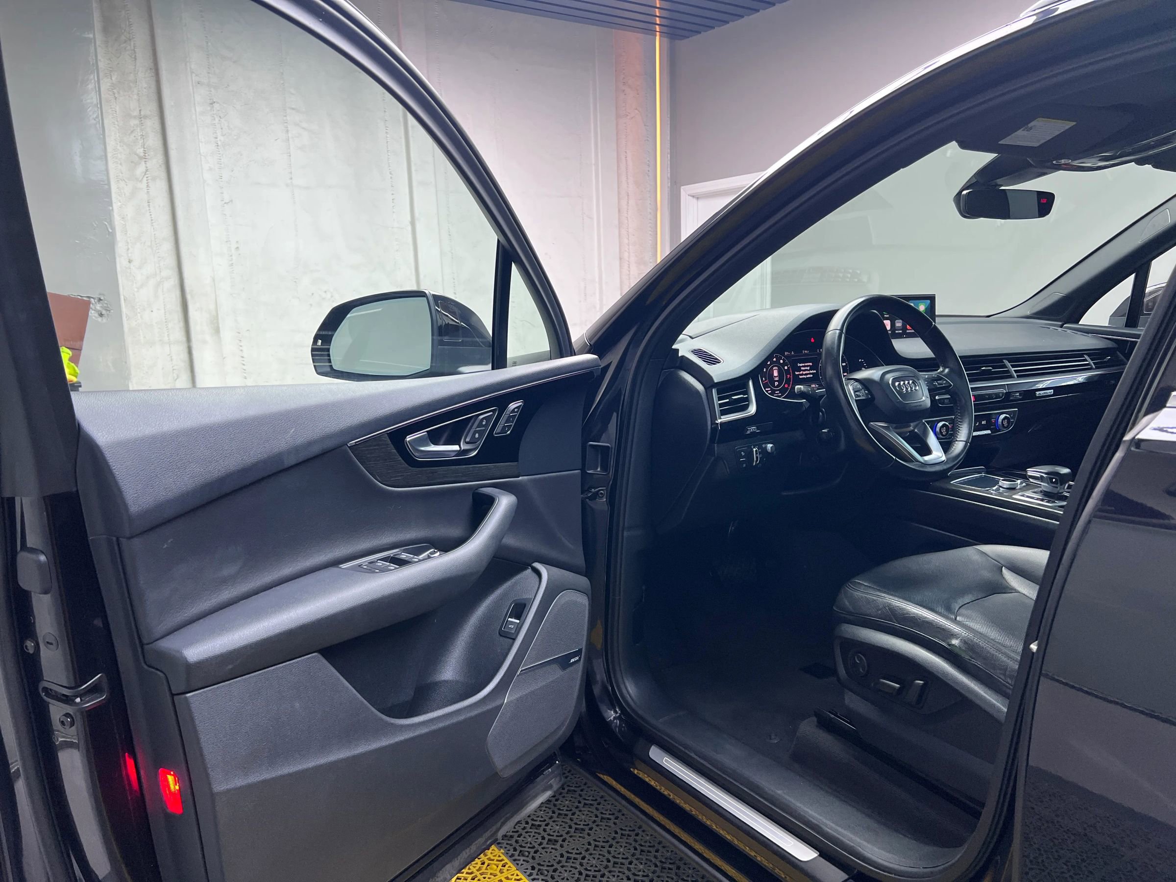 Used 2017 Audi Q7 3.0T Prestige w/ Prestige Package image 10