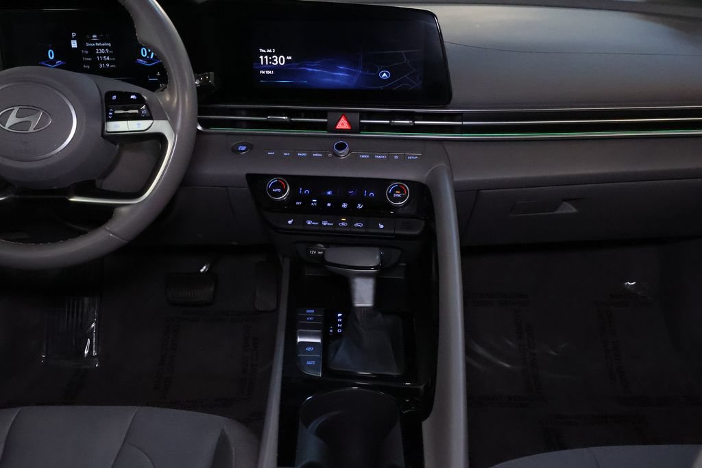 Used 2025 Hyundai Elantra SEL FWD image 16