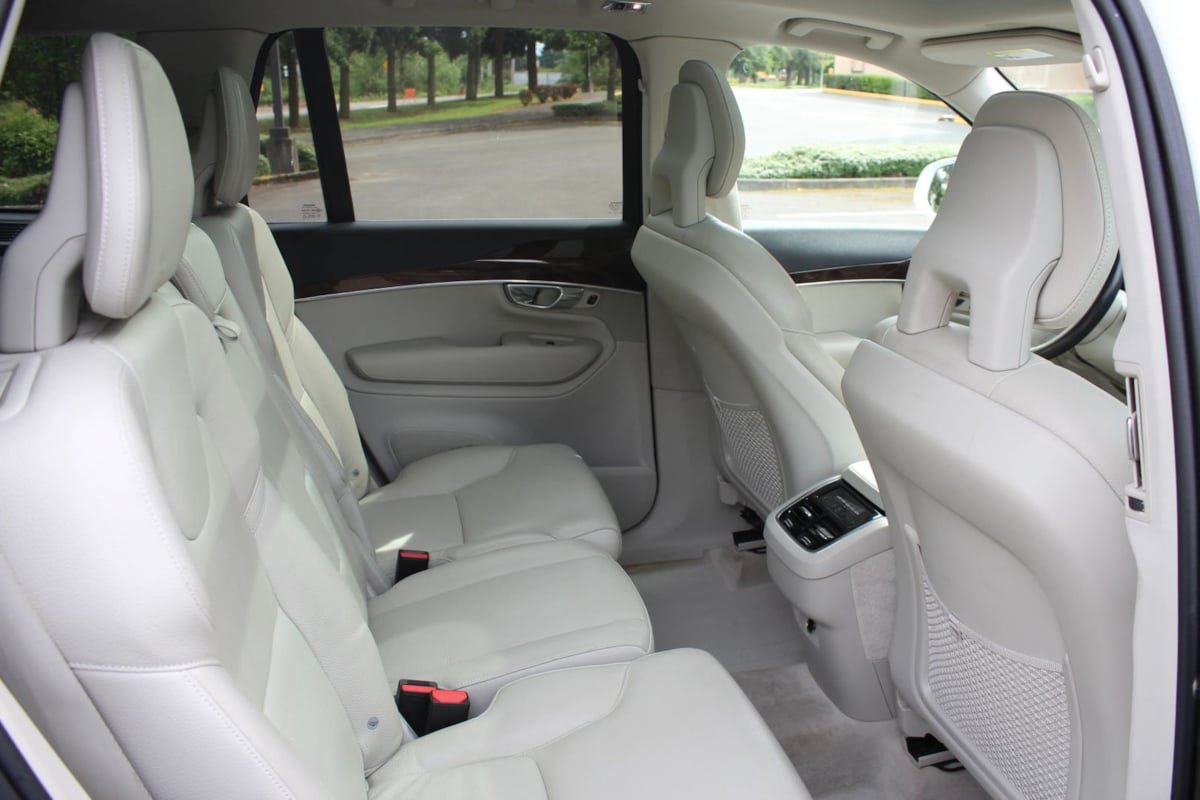 Used 2016 Volvo XC90 T6 Momentum AWD/4WD image 23