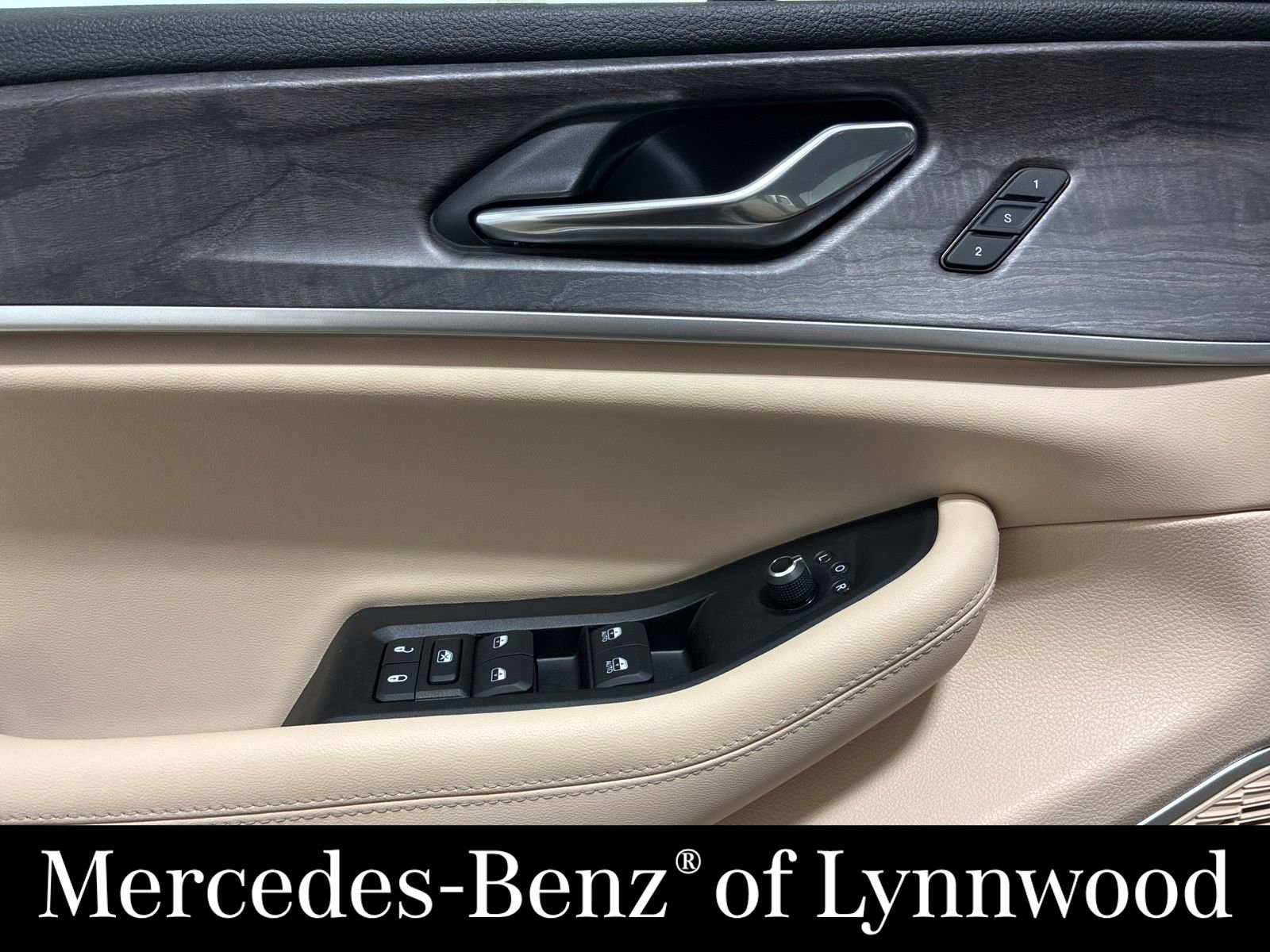 Used 2025 Jeep Grand Cherokee L Limited image 11