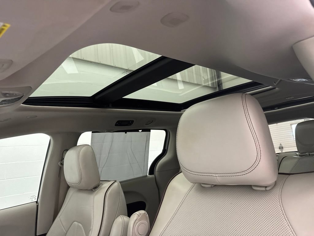Used 2020 Chrysler Pacifica Limited FWD image 23