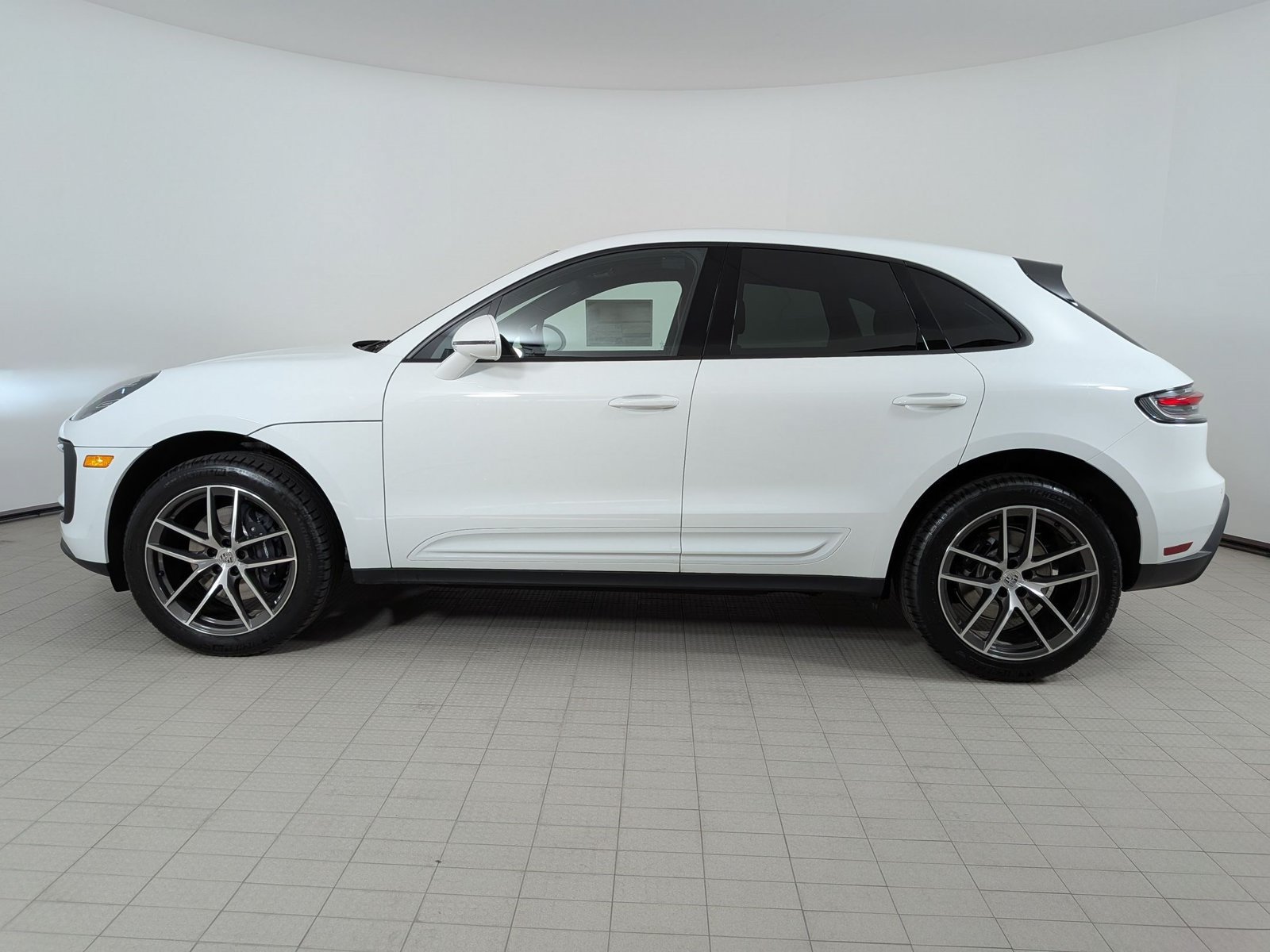 New 2025 Porsche Macan AWD/4WD image 2