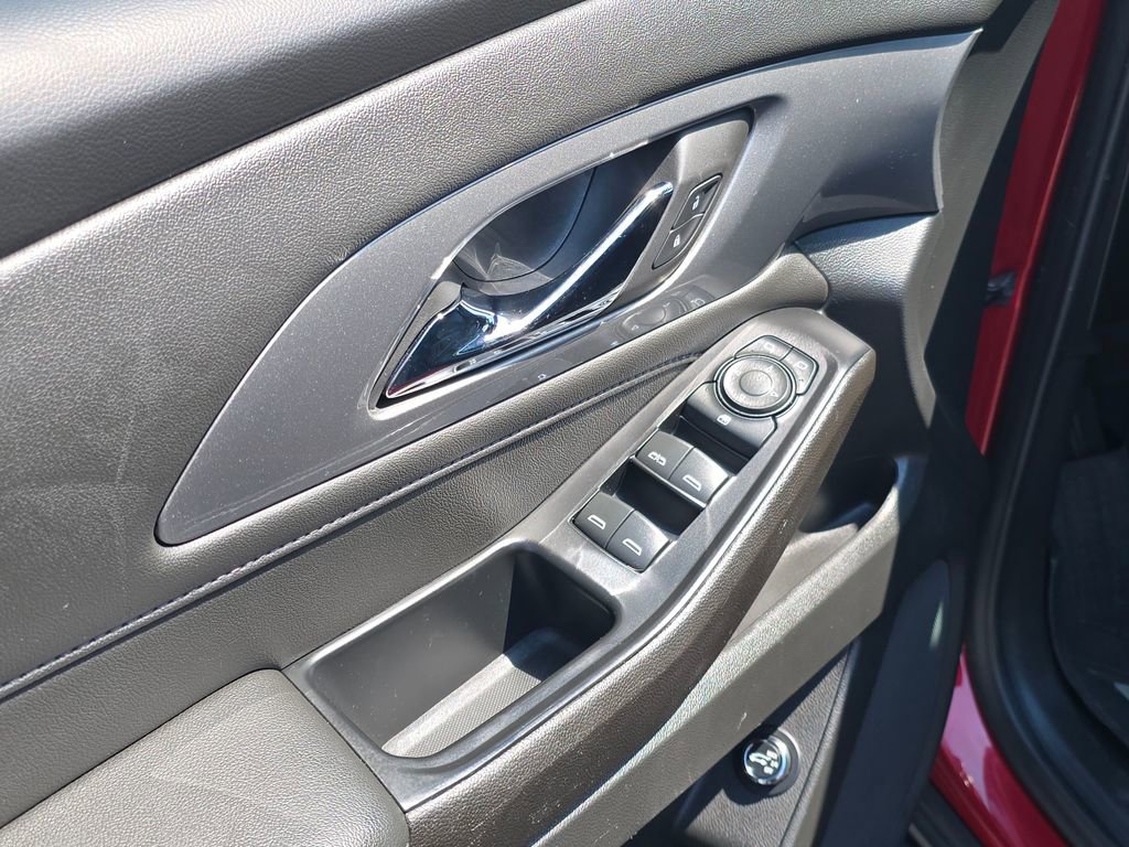 Certified 2023 Chevrolet Traverse LT FWD image 11