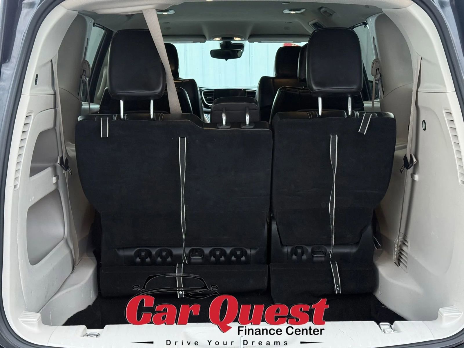 Used 2023 Chrysler Pacifica Touring-L FWD image 15