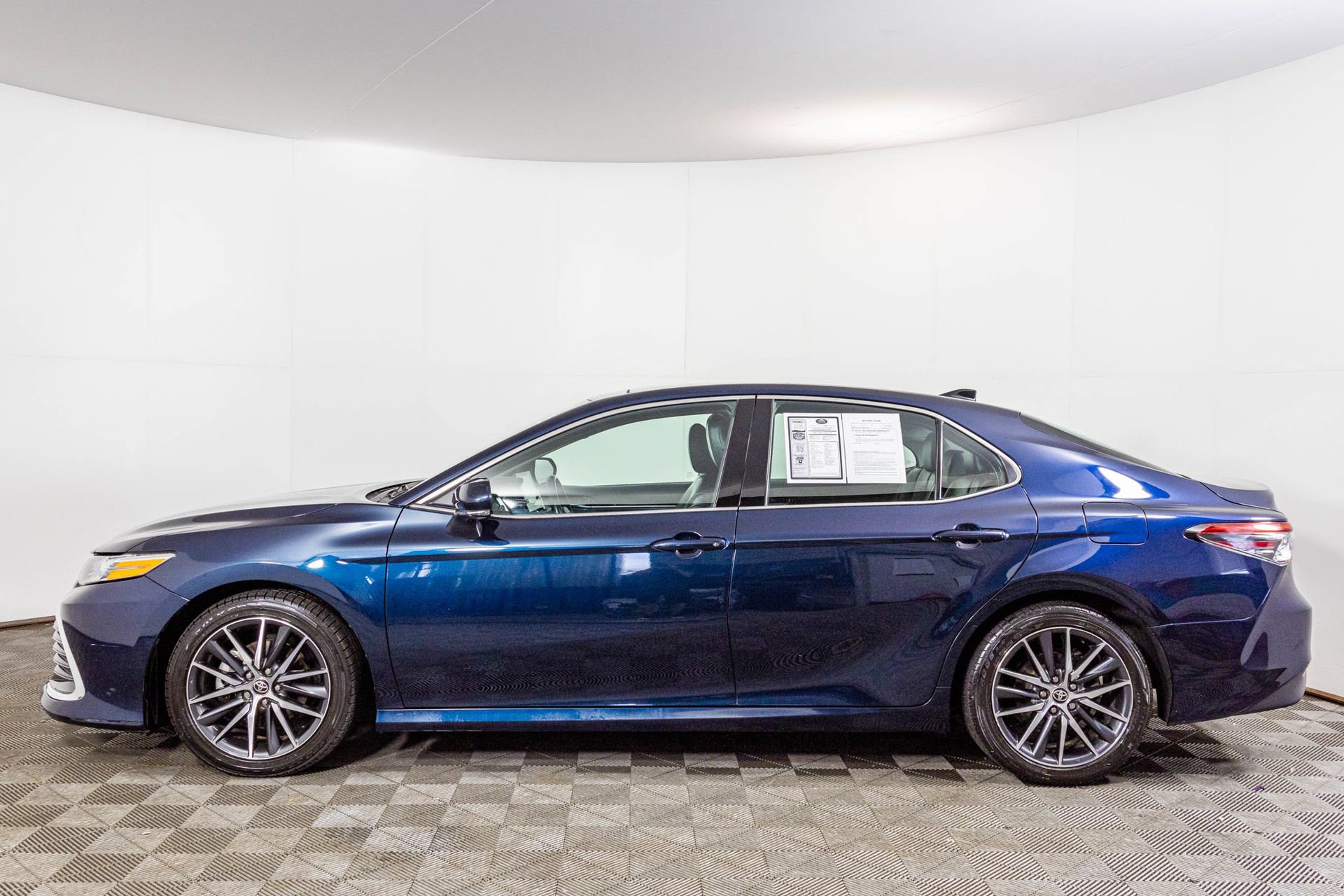 Used 2021 Toyota Camry XLE FWD image 20
