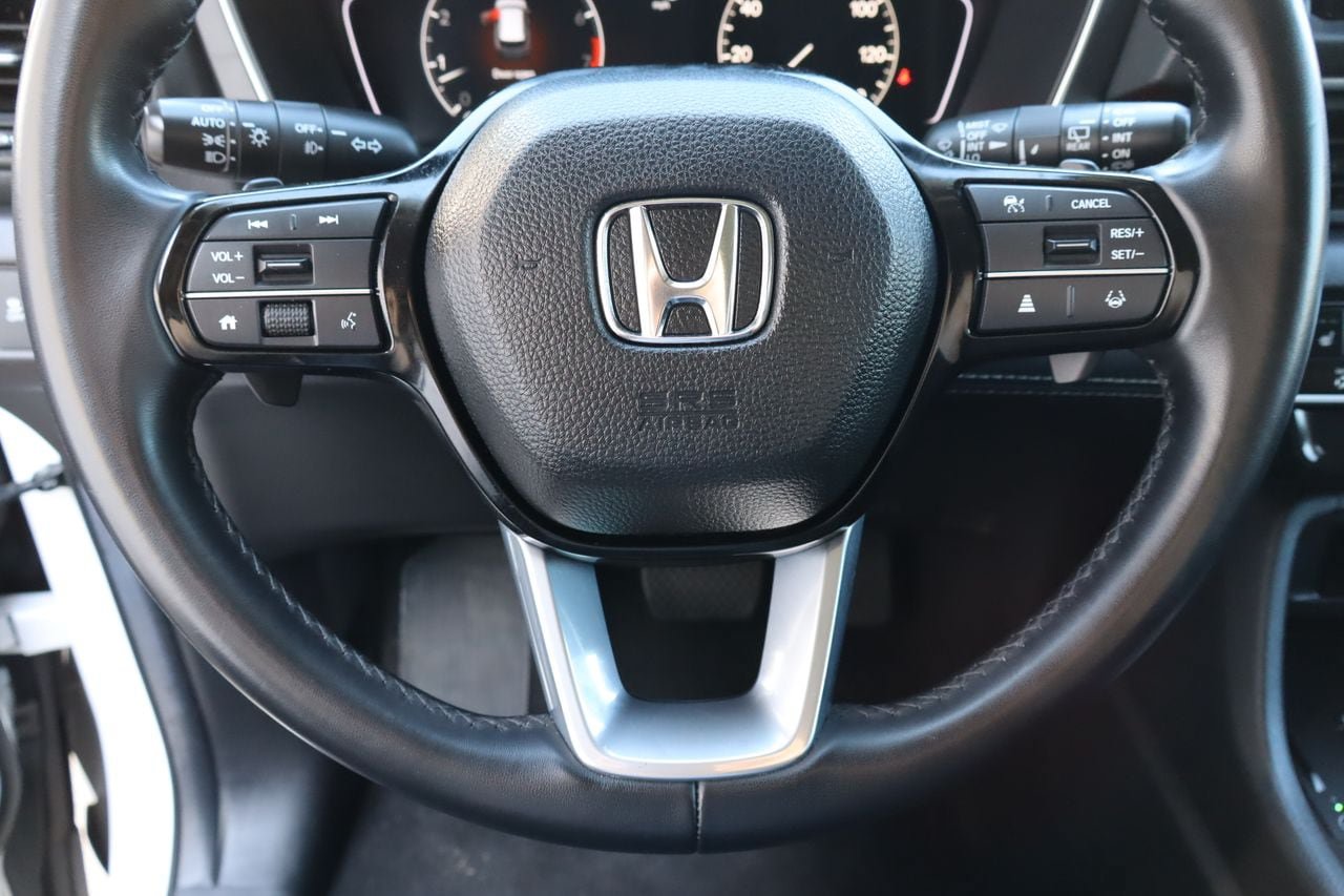 Used 2025 Honda Pilot EX-L image 11