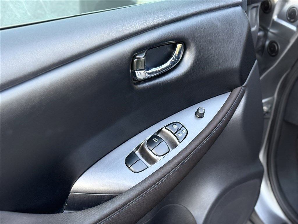 Used 2022 Nissan Leaf S image 13