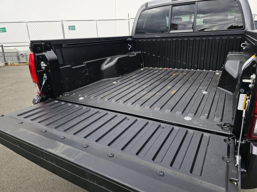 Used 2020 Toyota Tacoma SR AWD/4WD image 14