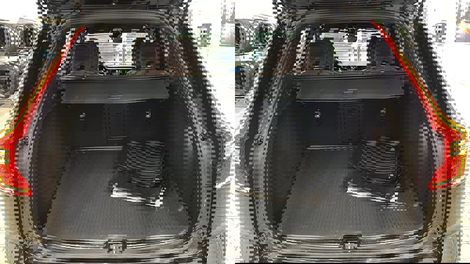 Certified 2023 Volvo XC60 B5 Plus w/ Climate Package image 30