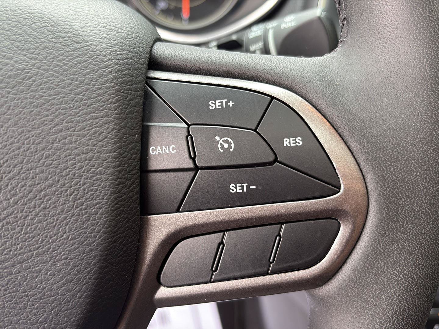 Used 2022 Jeep Cherokee Latitude Lux w/ Sun & Sound Group AWD/4WD image 12