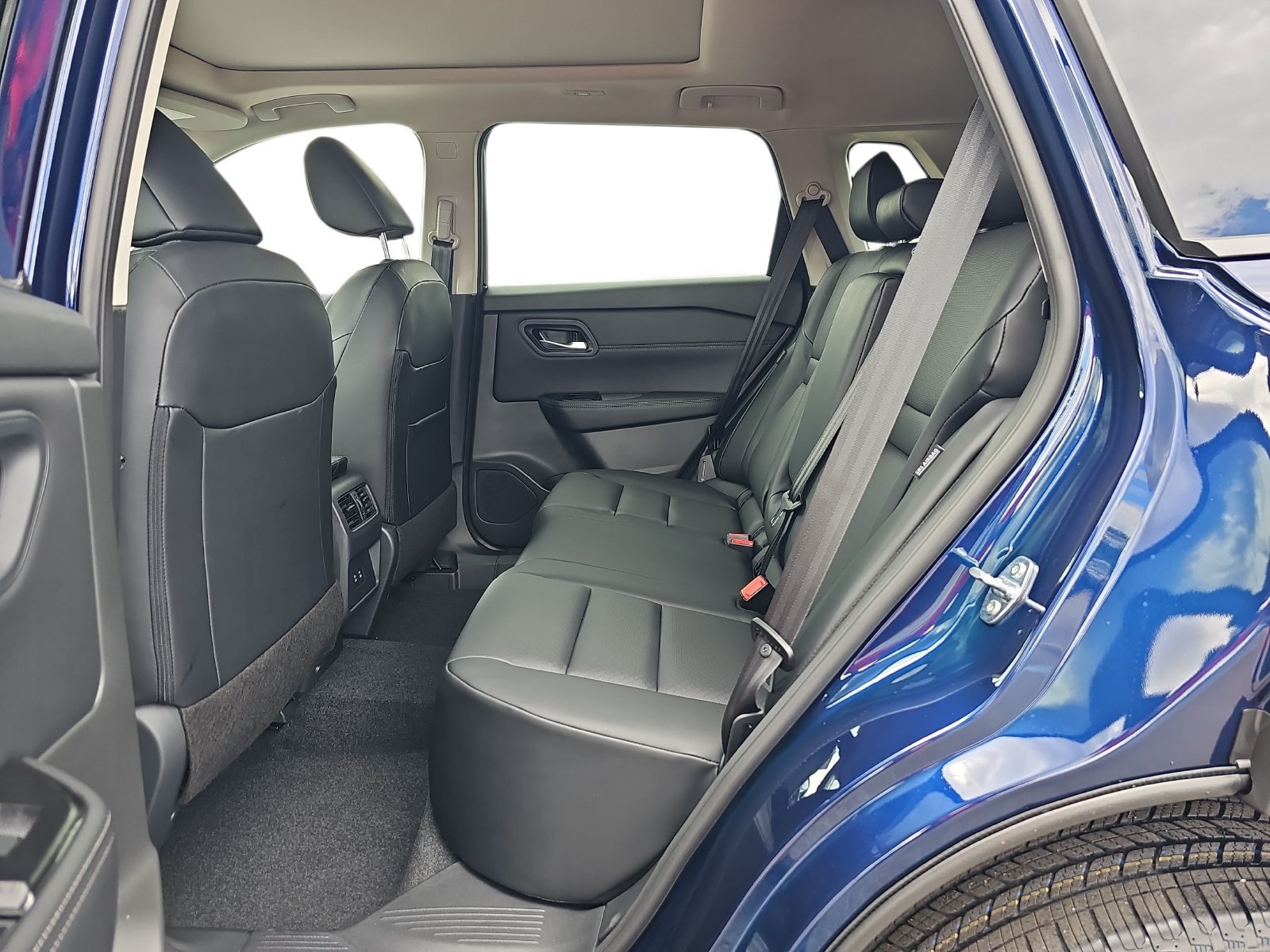 New 2027 Nissan Rogue Dark Armor FWD image 14