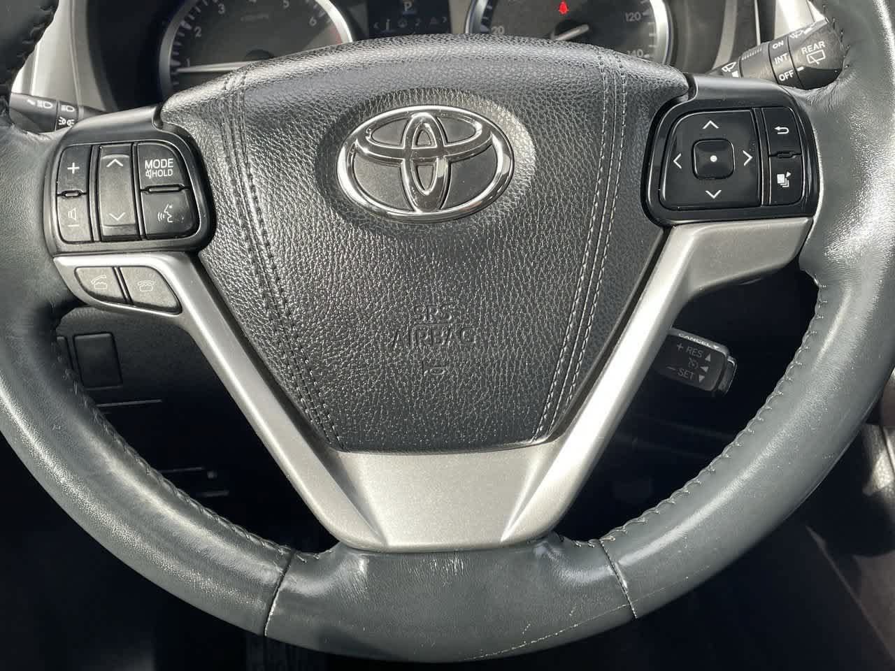 Used 2015 Toyota Highlander XLE AWD/4WD image 10