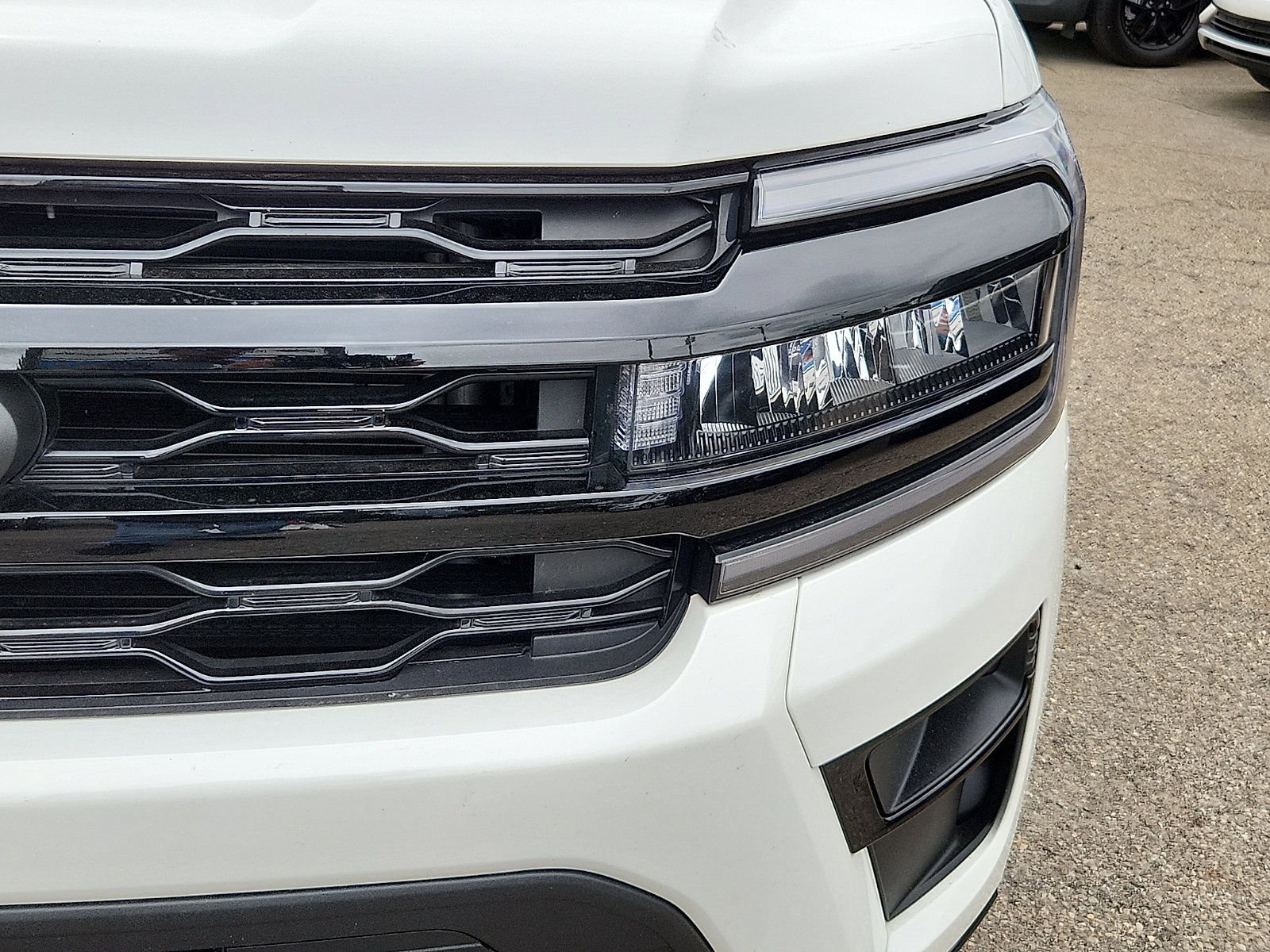 Used 2023 Ford Expedition Limited AWD/4WD image 9