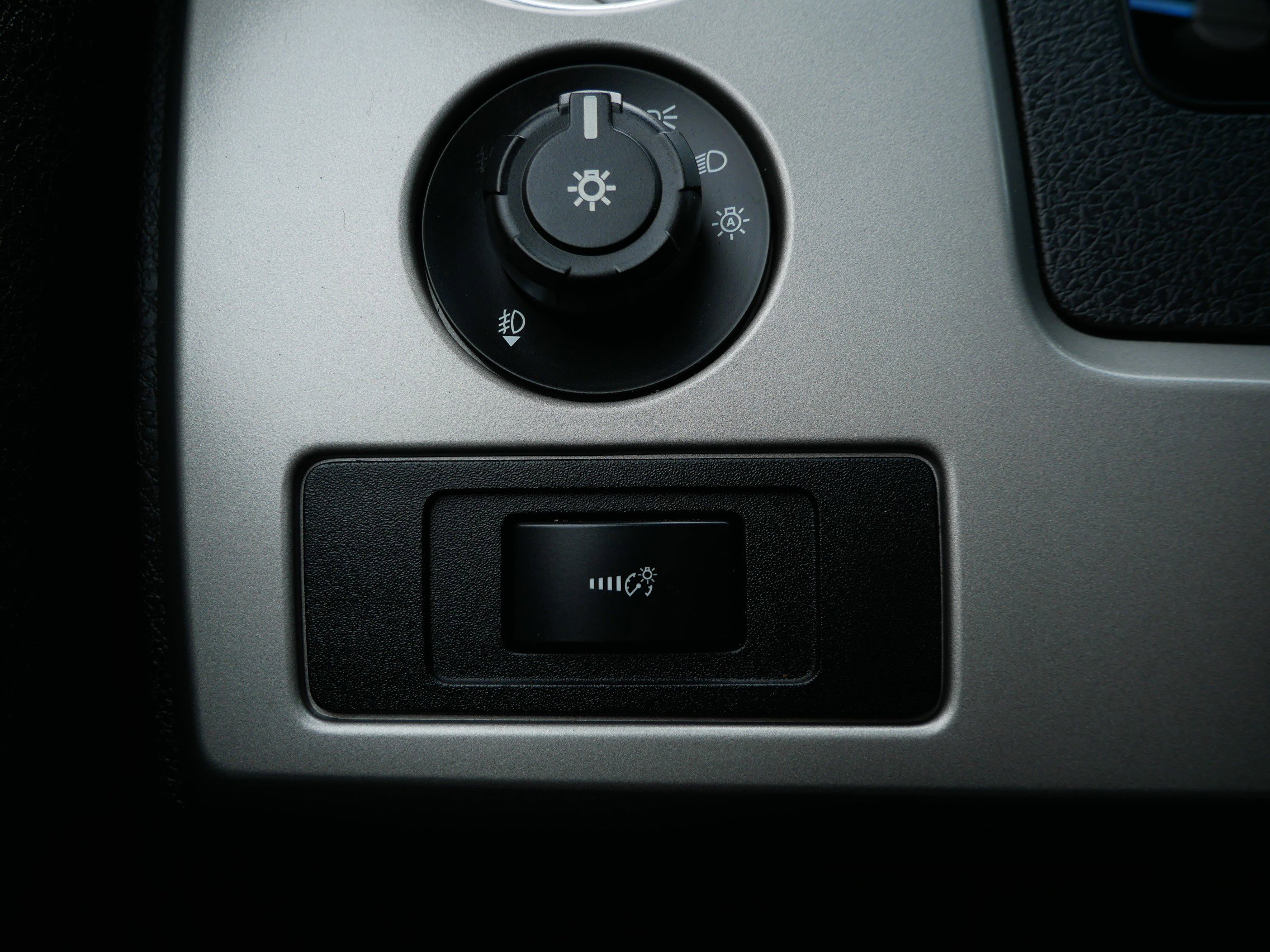 Used 2012 Ford F150 Lariat w/ Lariat Chrome Pkg image 16