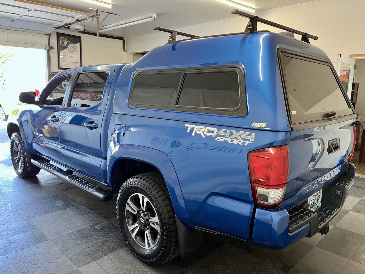 Used 2016 Toyota Tacoma TRD Sport image 5