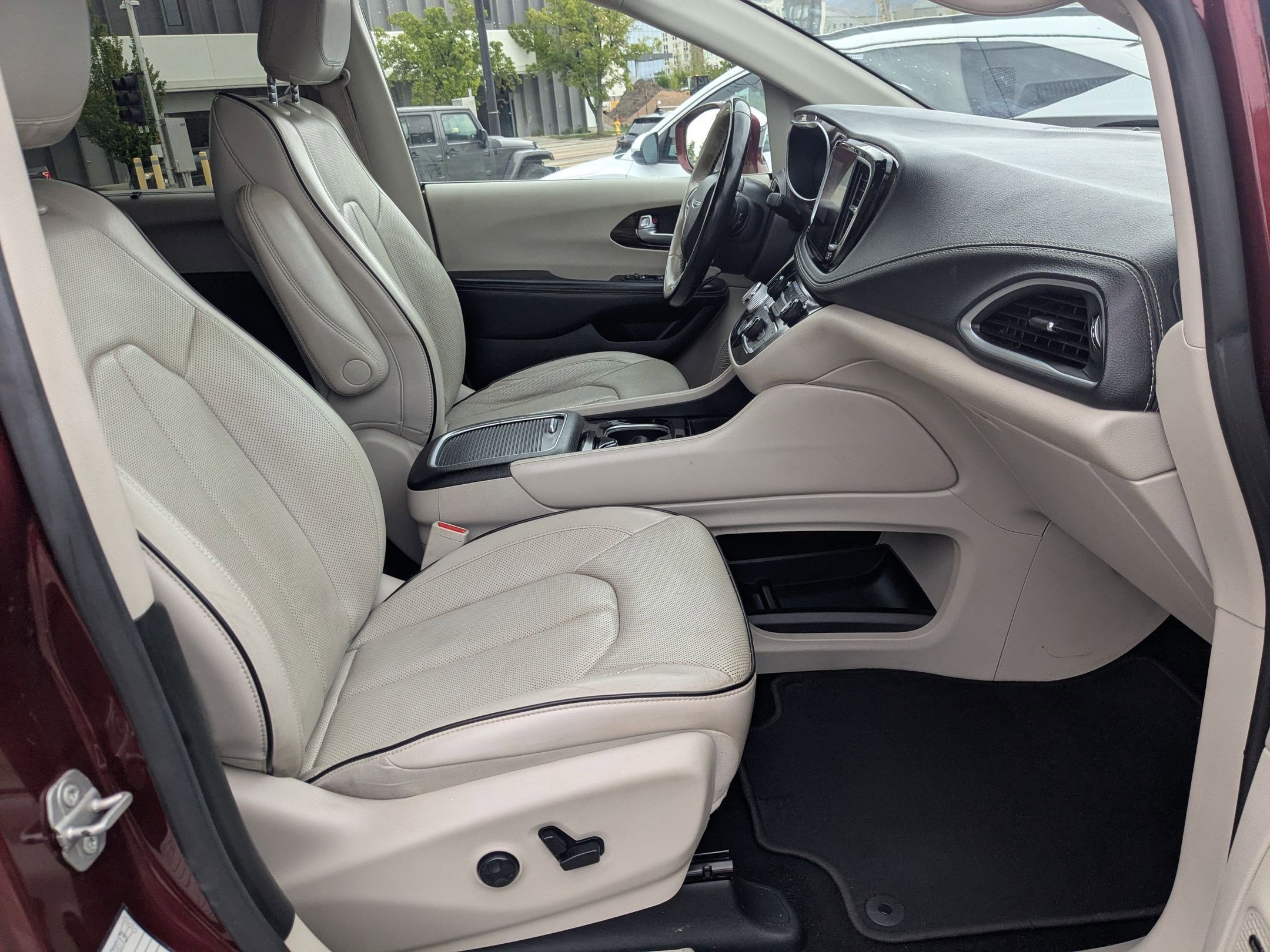 Used 2021 Chrysler Pacifica Limited w/ Premium & Safety Sphere Group AWD/4WD image 30