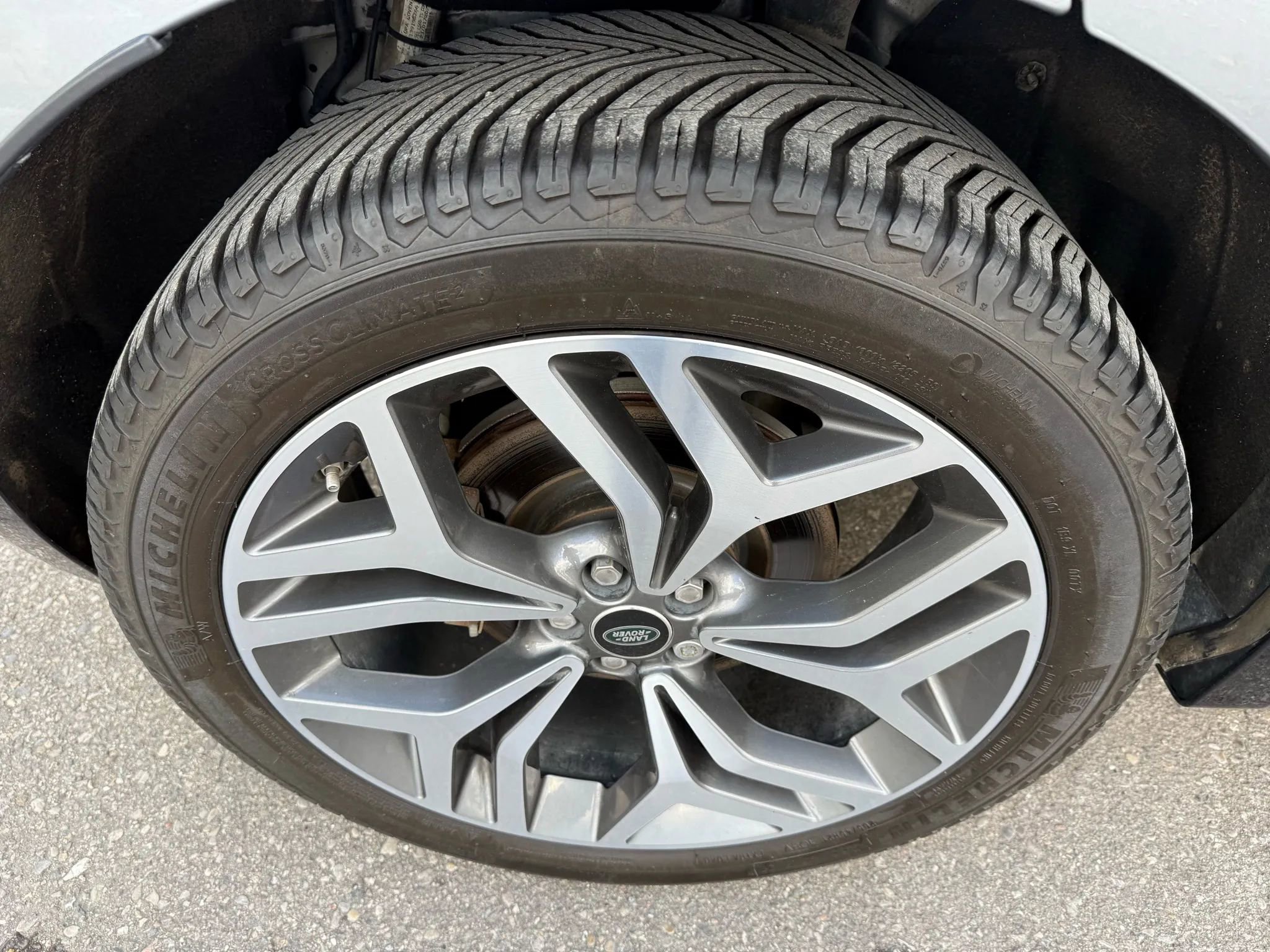 Used 2020 Land Rover Range Rover Velar R-Dynamic S image 11