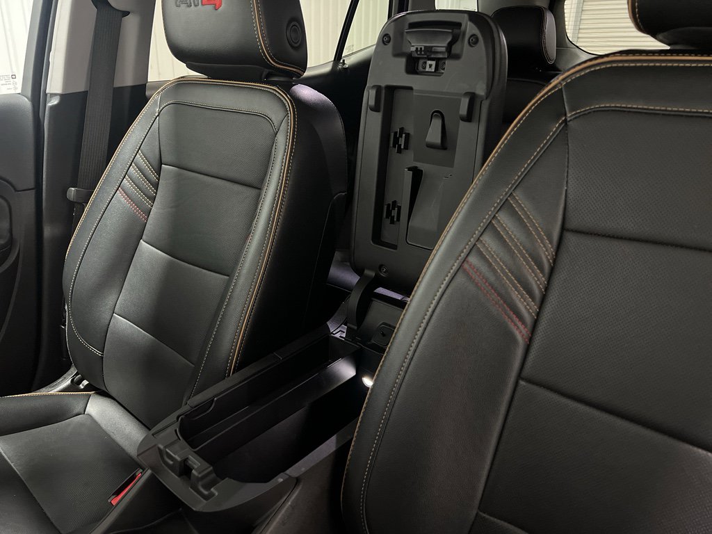 Used 2023 GMC Terrain AT4 image 34