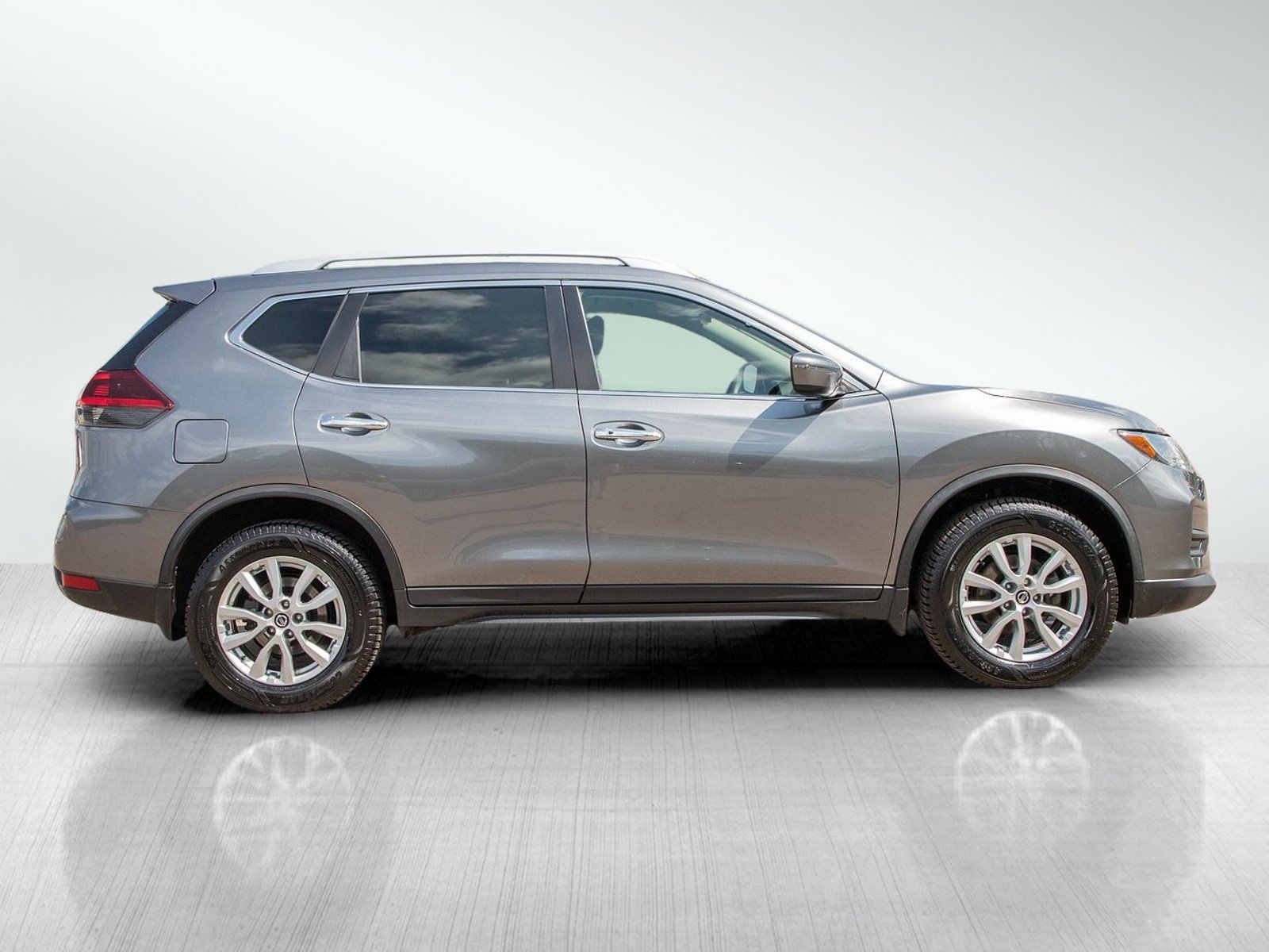 Used 2020 Nissan Rogue SV AWD/4WD image 6