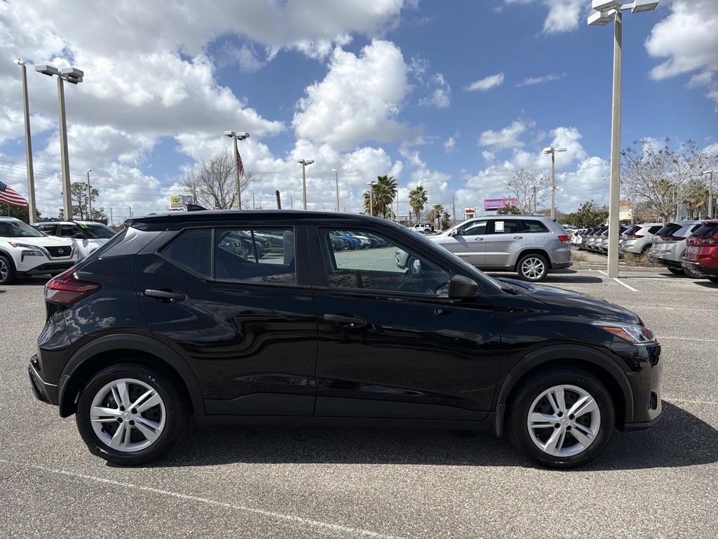 Certified 2025 Nissan Kicks Play S image 2