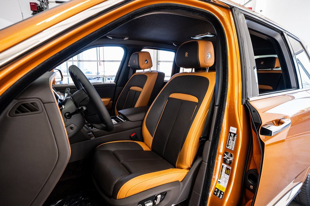 Used 2023 Rolls-Royce Cullinan w/ Cullinan Package image 41