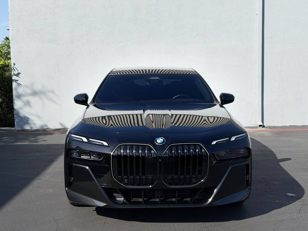 Used 2025 BMW 760i xDrive w/ Premium Package AWD/4WD image 49