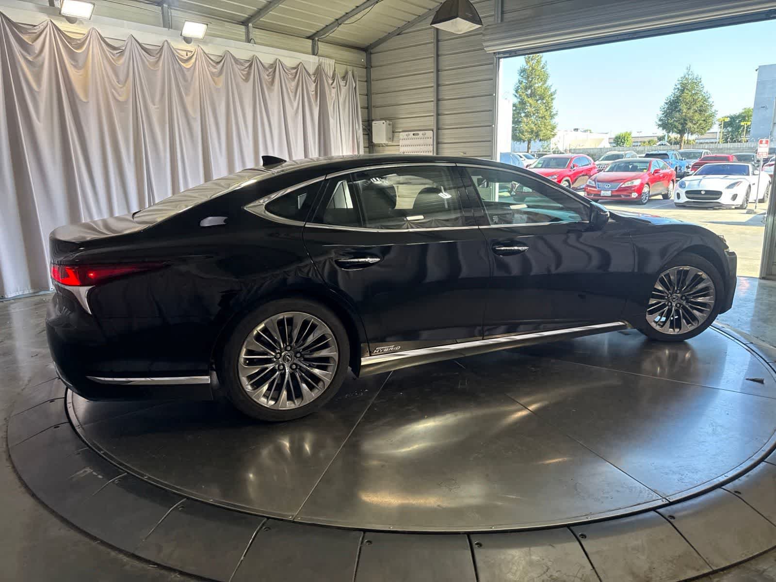 Used 2020 Lexus LS 500h w/ Luxury Package RWD image 4