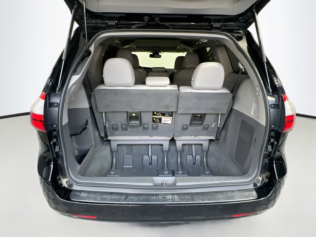 Used 2019 Toyota Sienna XLE FWD image 26