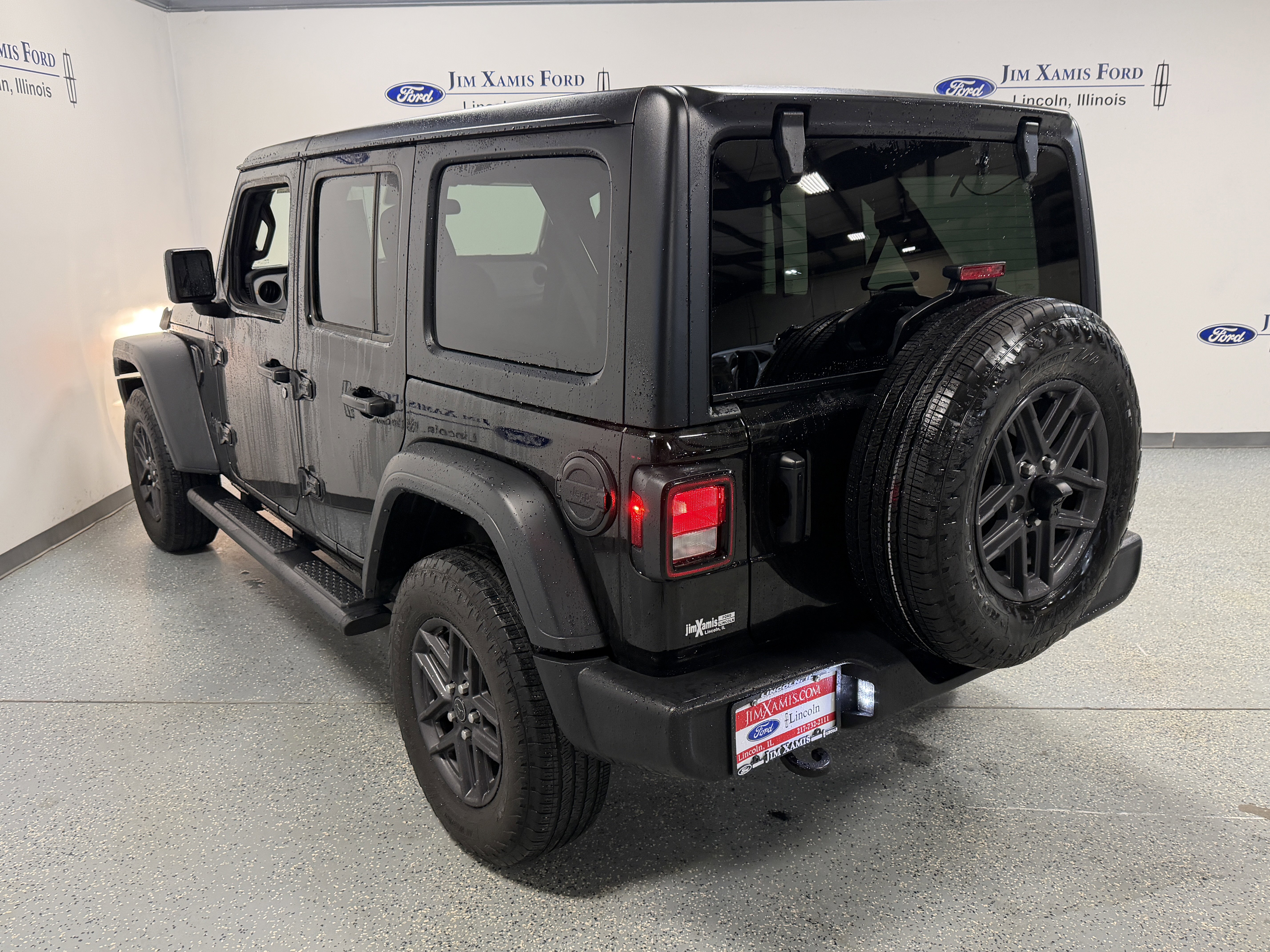 Used 2024 Jeep Wrangler Sport S image 4