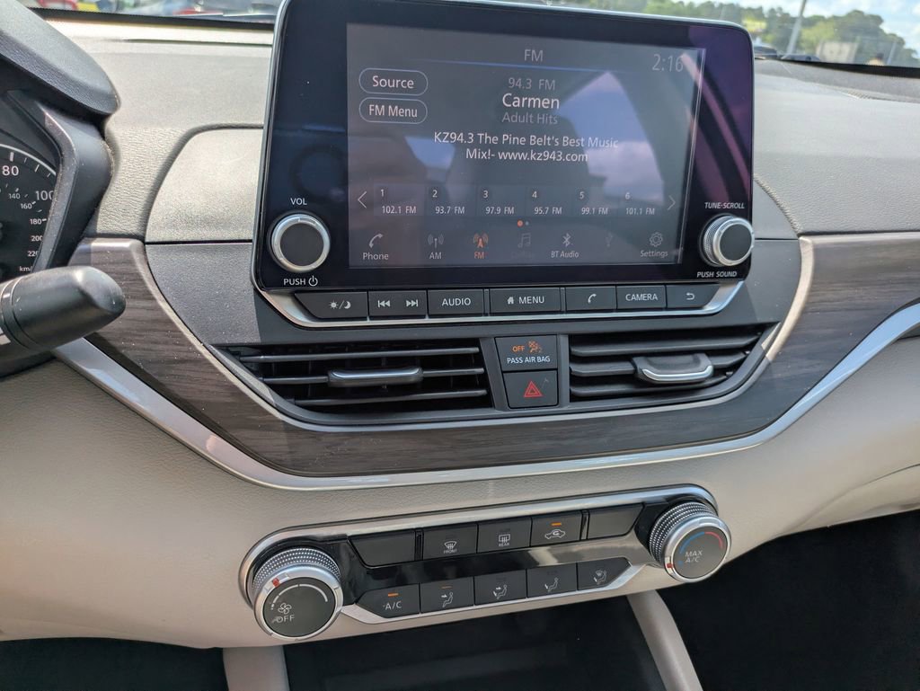Used 2025 Nissan Altima 2.5 SV FWD image 13