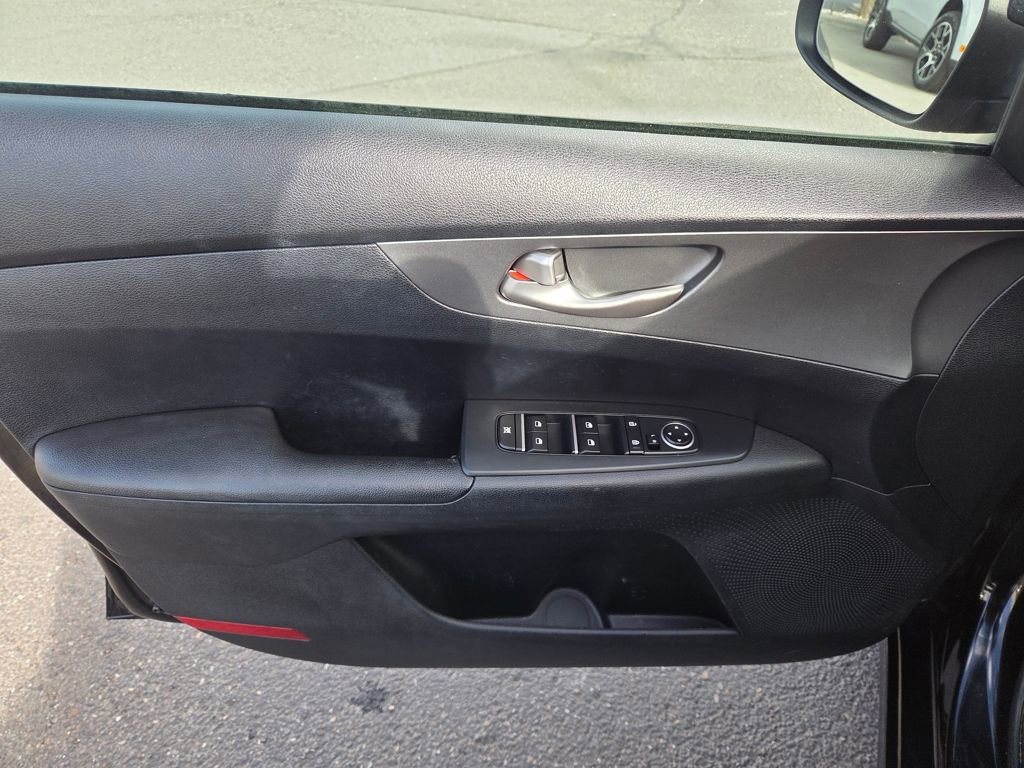 Used 2019 Kia Forte LXS image 9