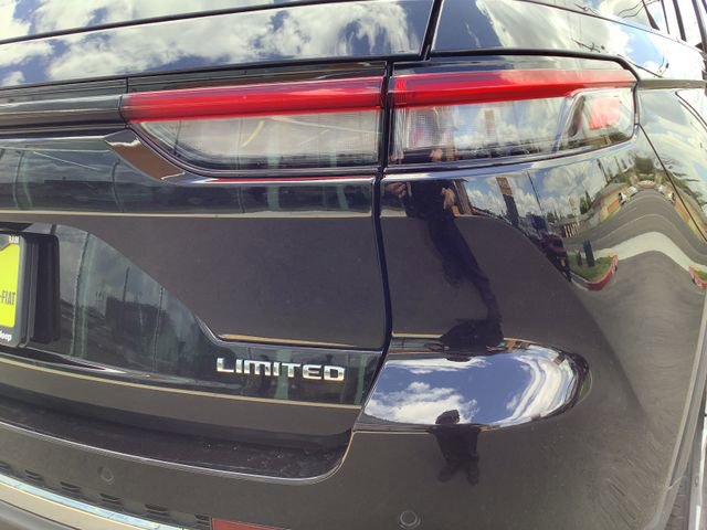 Used 2024 Jeep Grand Cherokee Limited RWD image 42